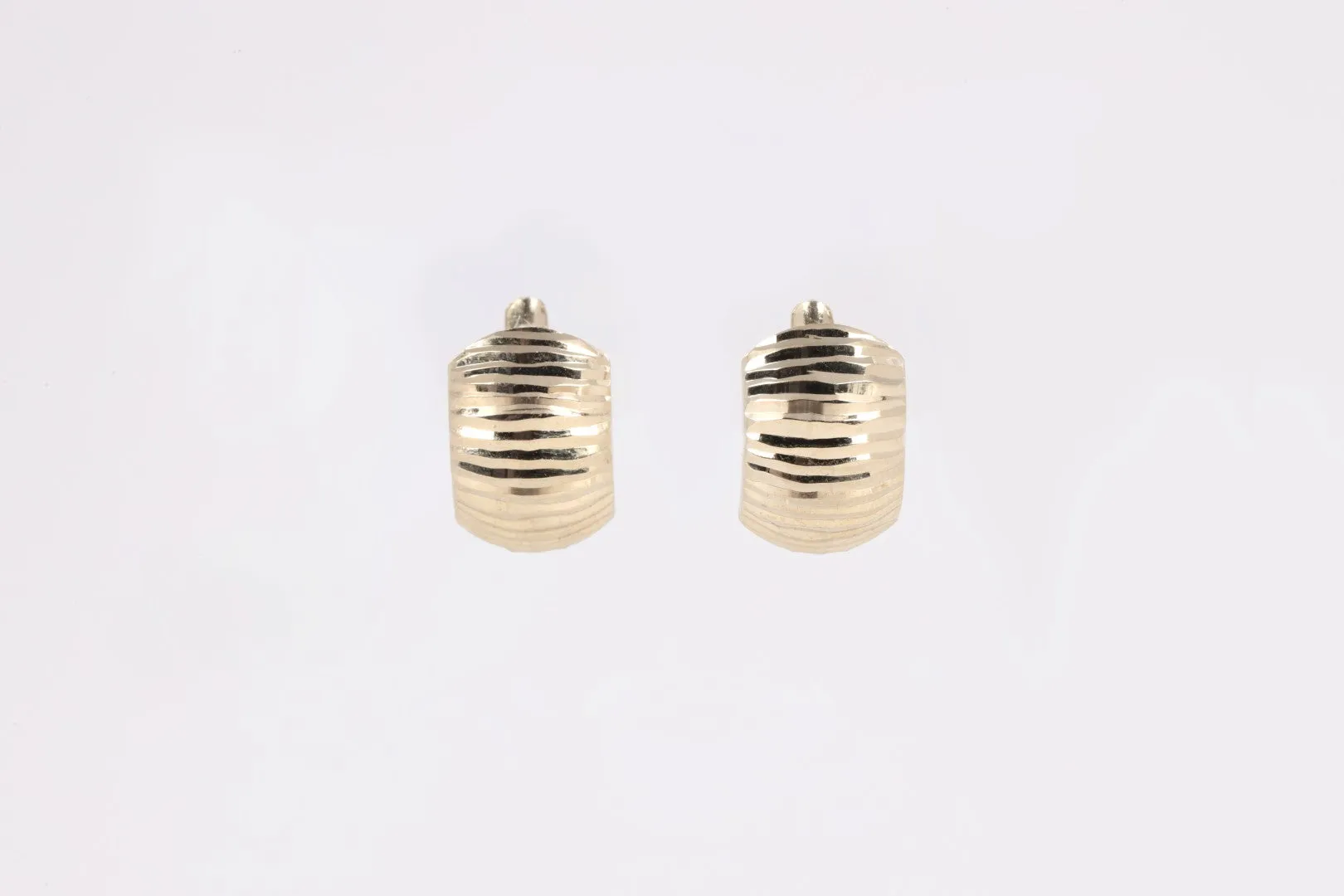 18k Yellow Gold Textured Earrings (1.73g.)