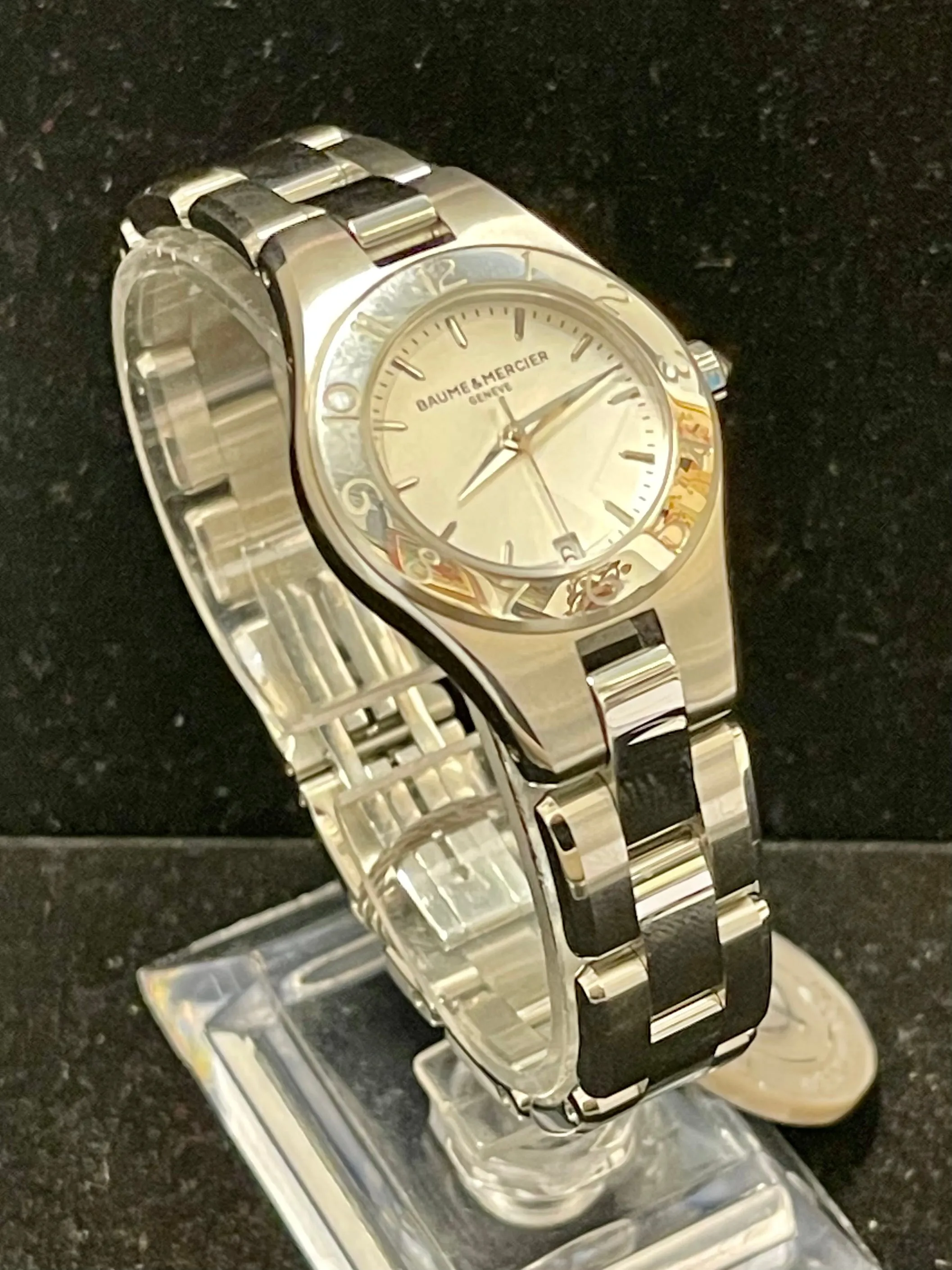 Baume & Mercier Beautiful Date Feature SS Ladies Wrist Watch - $6K APR w / COA!!
