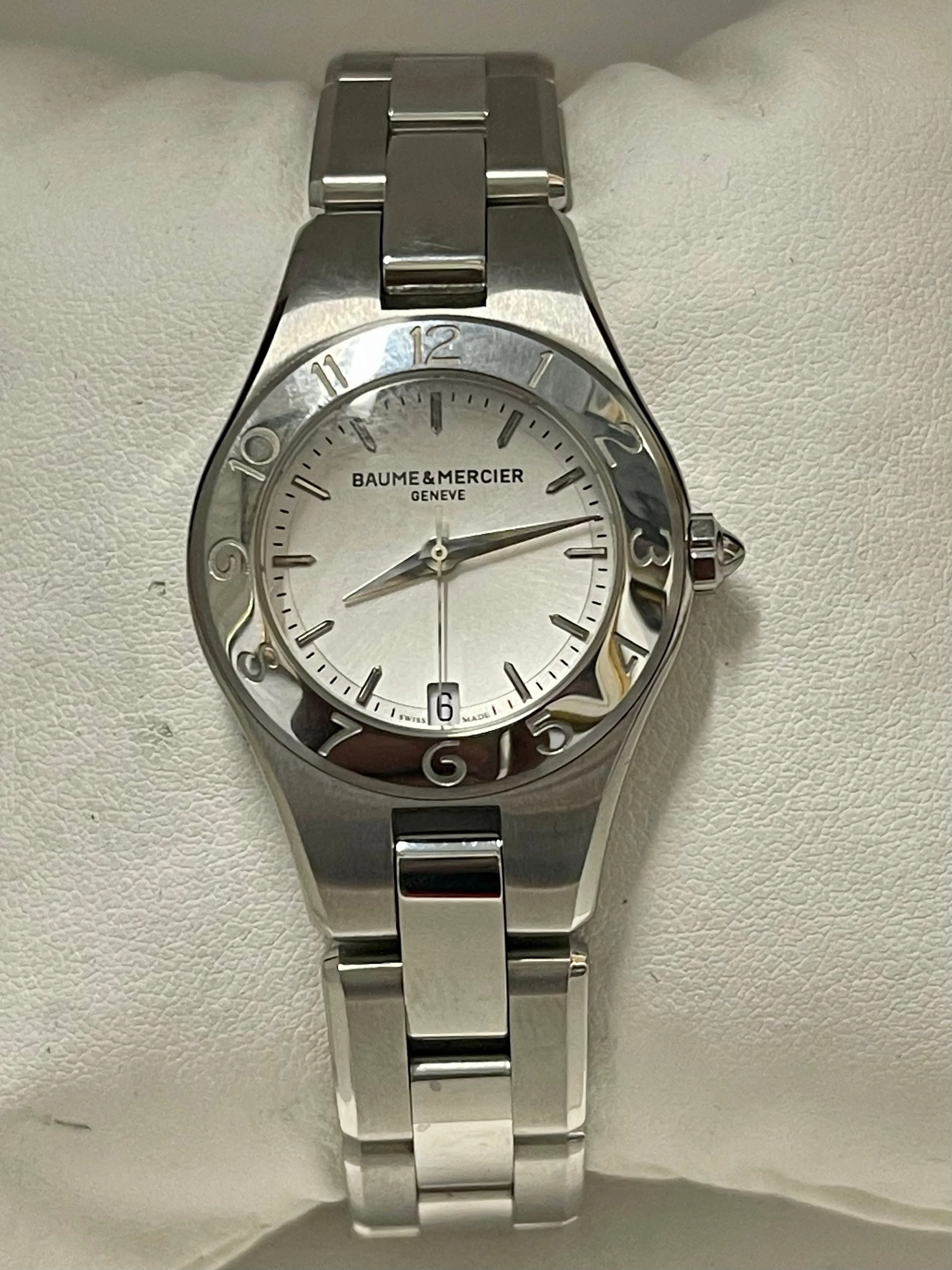 Baume & Mercier Beautiful Date Feature SS Ladies Wrist Watch - $6K APR w / COA!!