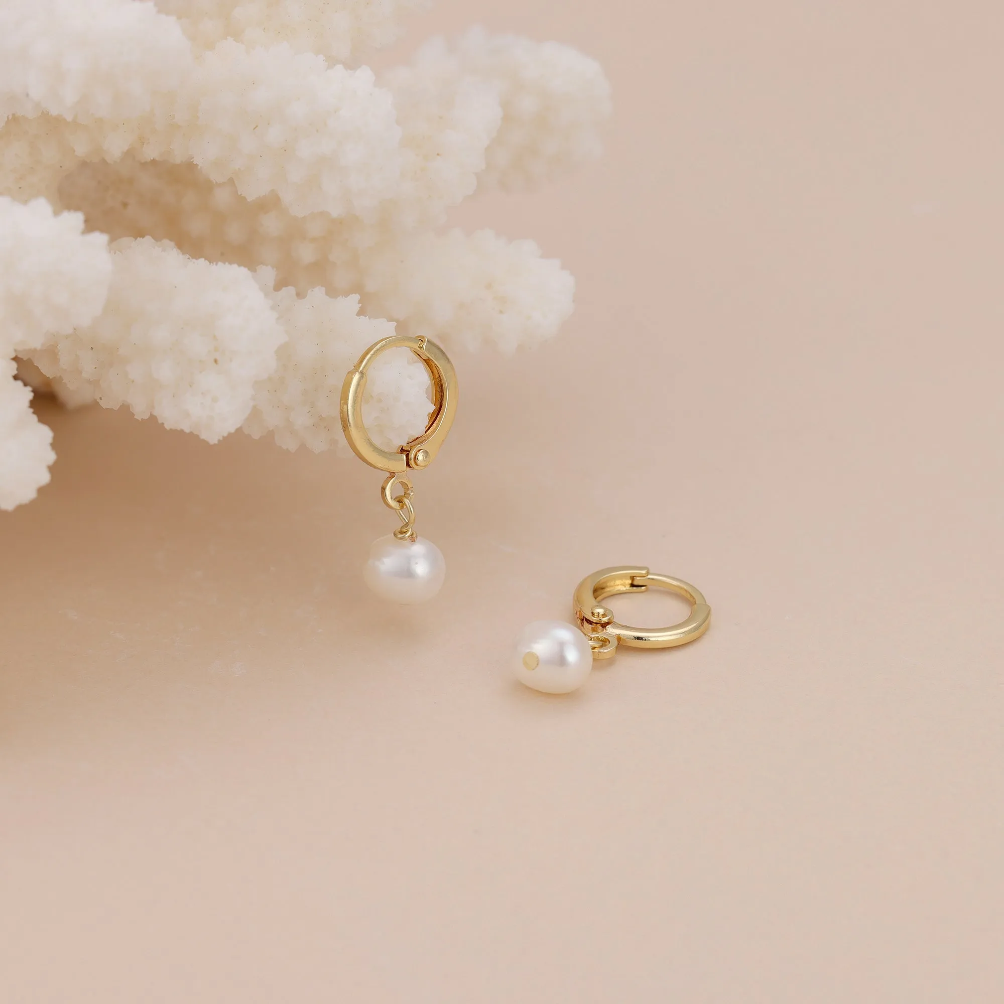 E185 freshwater pearl hoop drop huggie earrings