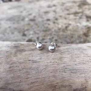 Fresh Water Pearl Stud Earrings