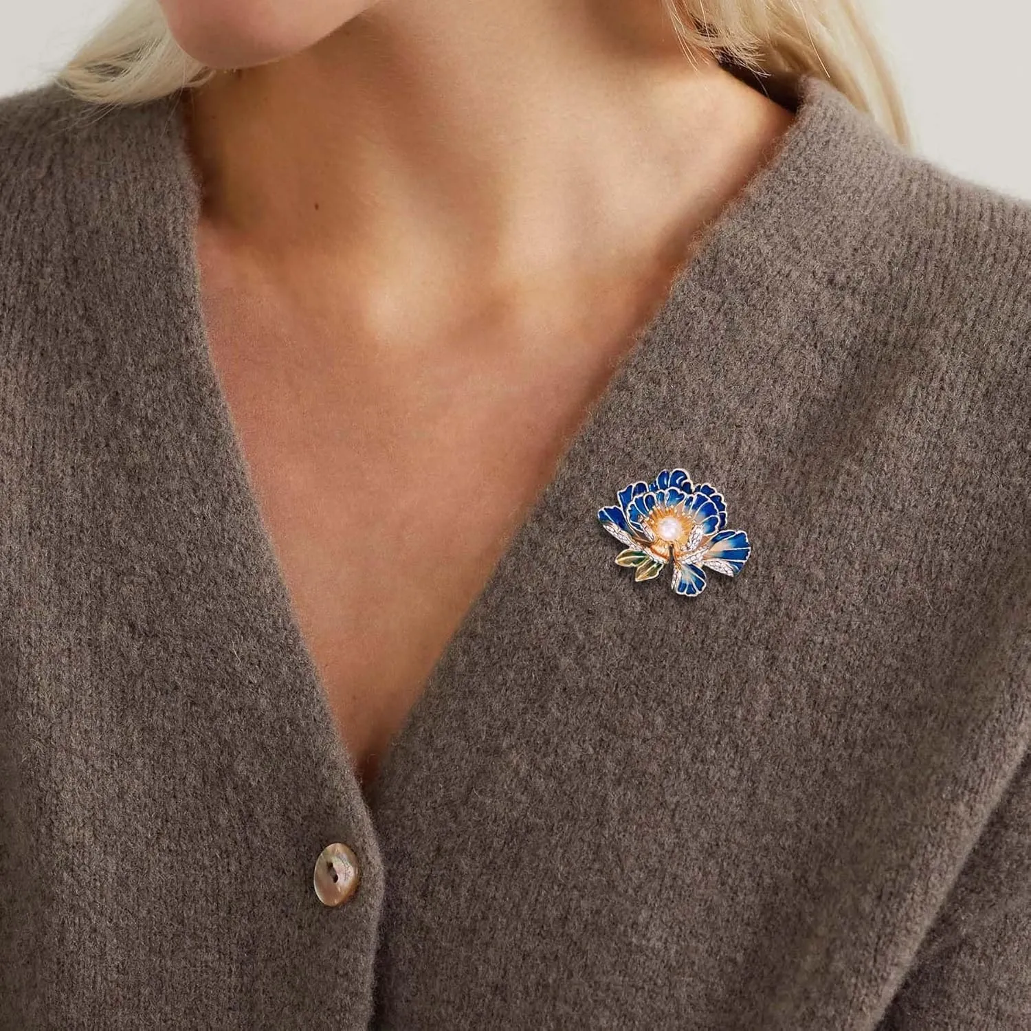 Gold Crystal Flower Leaf Brooches for Womne Elegant Enamel Rhinestone Pearl Floral Brooch Pins Fashion Jewelry Brooch pin Accessories for Women Men Gift