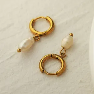 HACKNEY NINE // ALEX FRESH WATER PEARL HOOPS