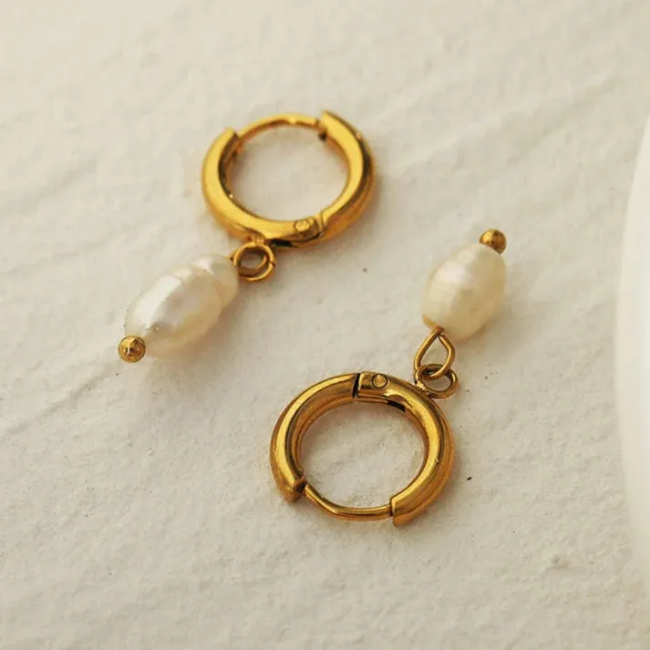 HACKNEY NINE // ALEX FRESH WATER PEARL HOOPS