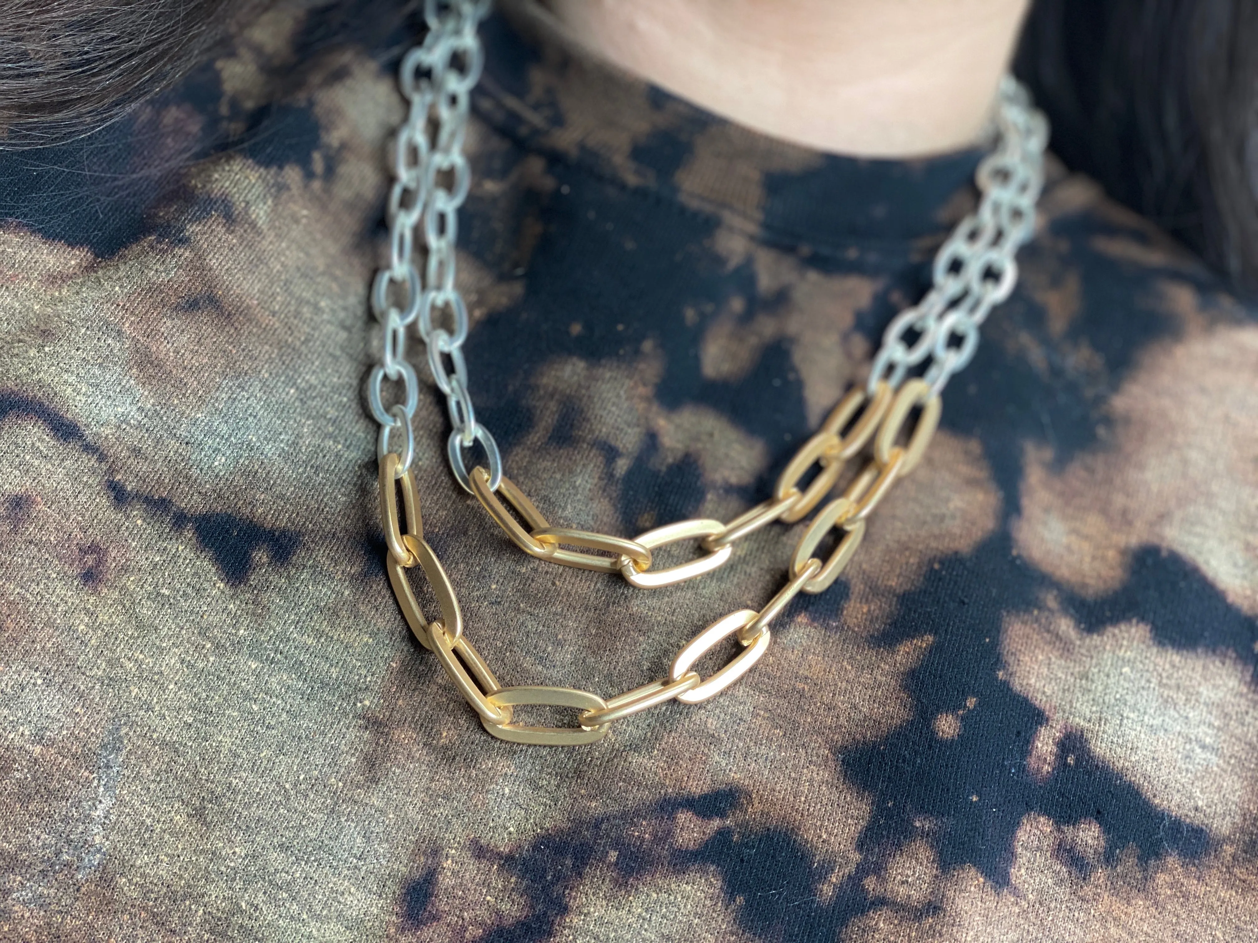MATTE TWO-TONE CHAIN NECKLACE