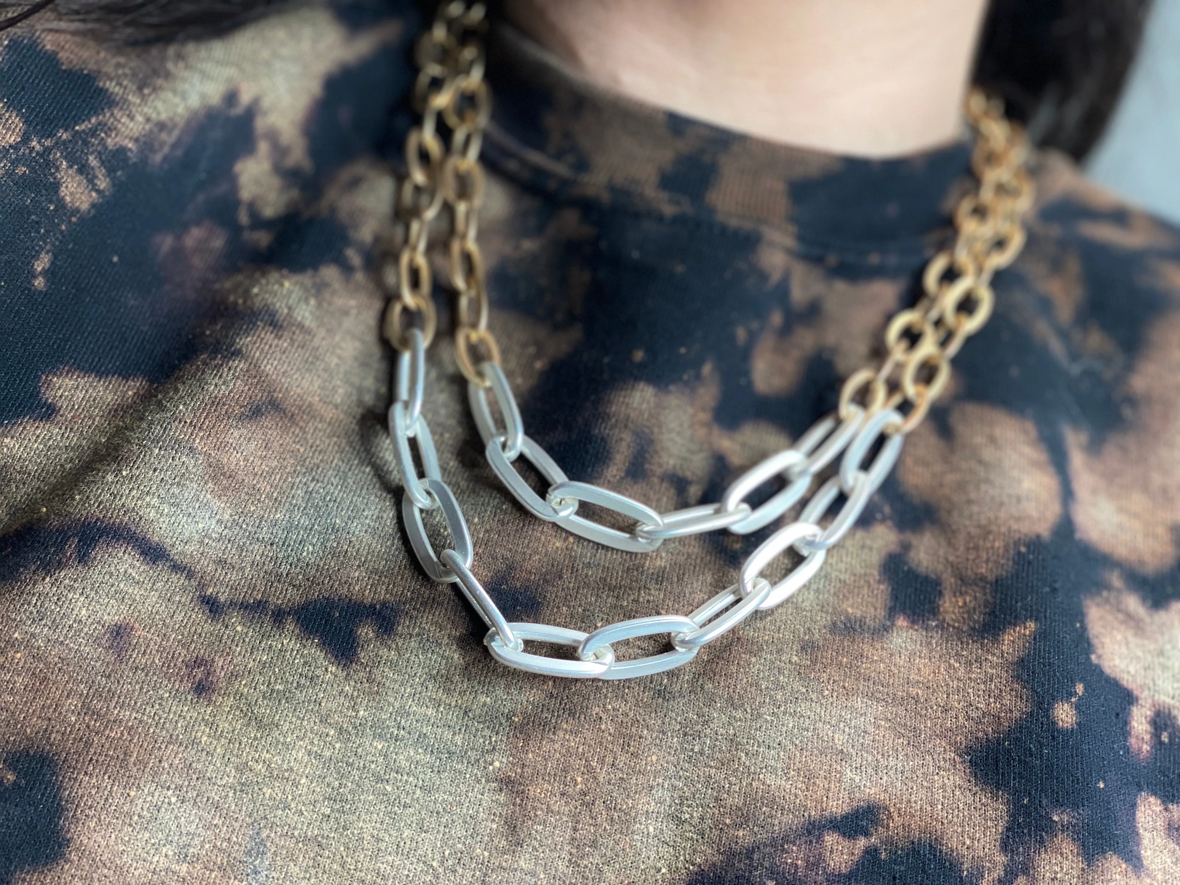MATTE TWO-TONE CHAIN NECKLACE