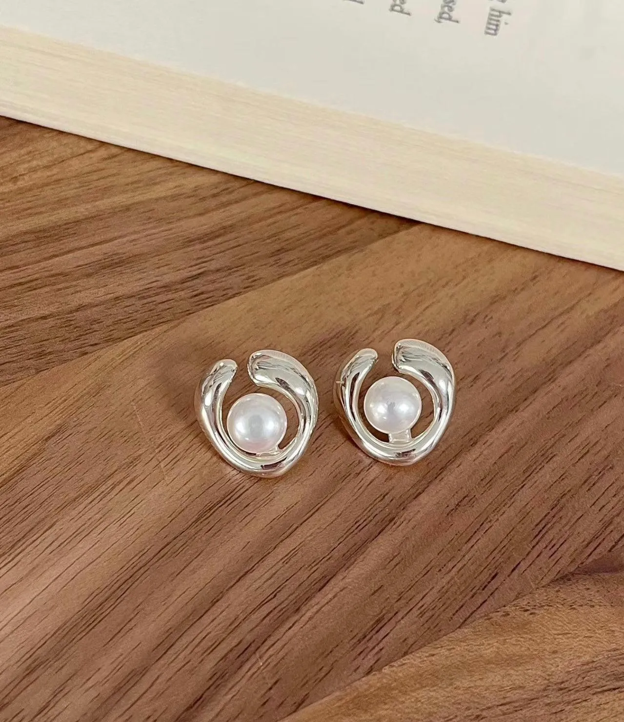 NINA Big pearl stud earrings