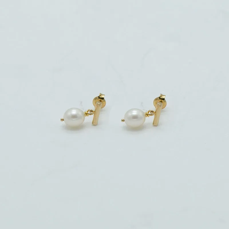 SOPHIE - Drop Pearl Stud - Gold Small