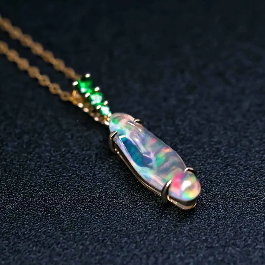 Stunning 18K Yellow Gold Pendant Necklace with Fire Opal & Tsavorite