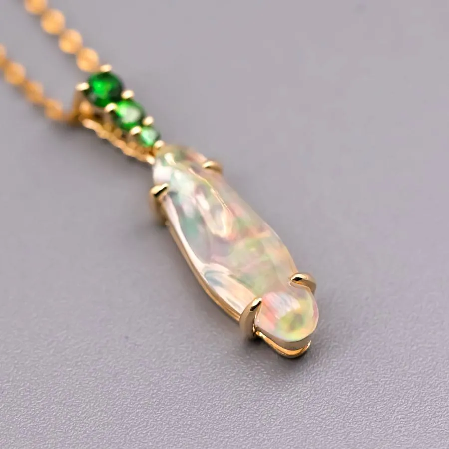 Stunning 18K Yellow Gold Pendant Necklace with Fire Opal & Tsavorite