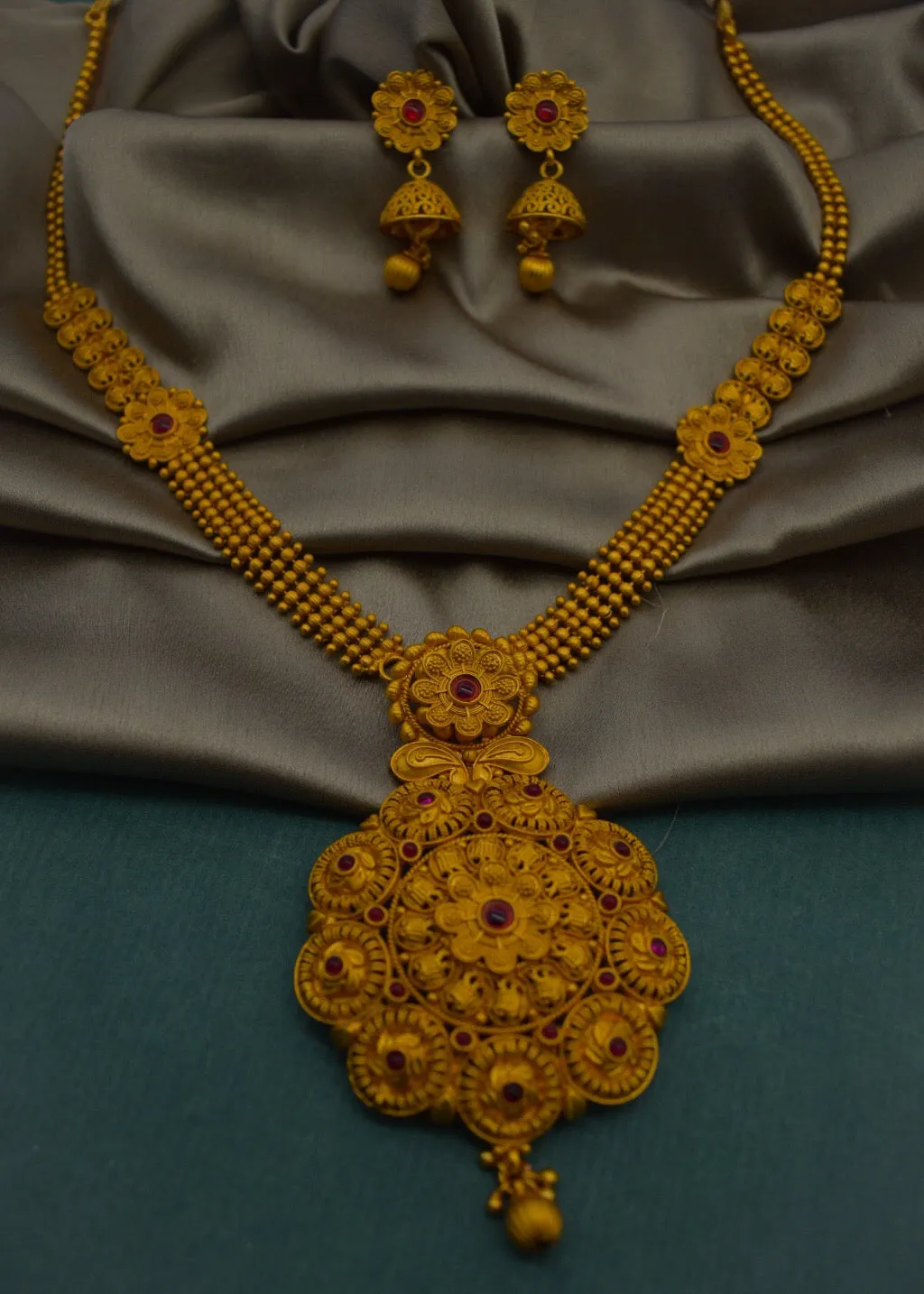STUNNING FLORET NECKLACE