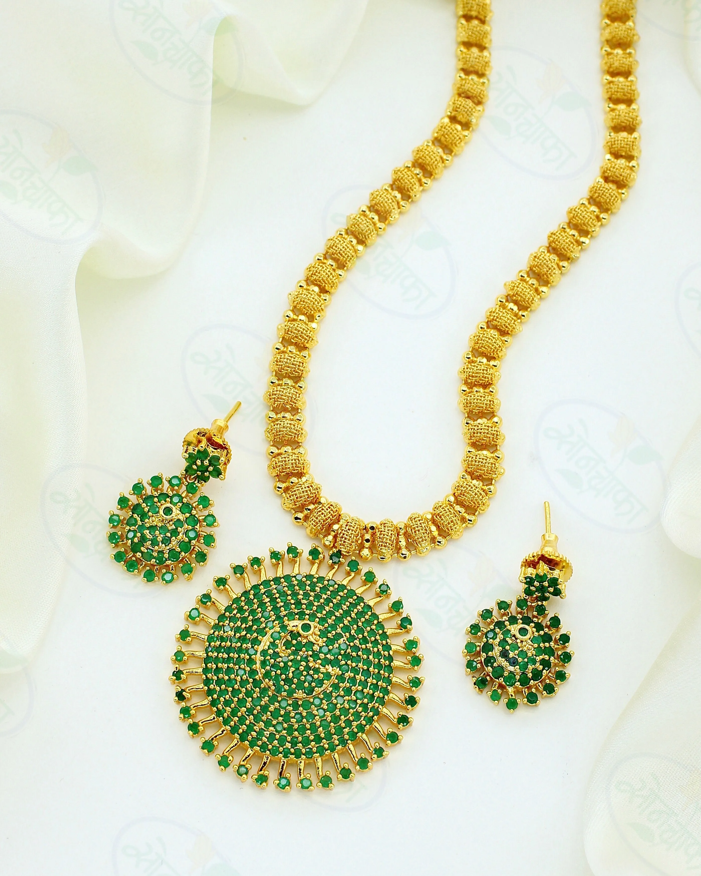 STUNNING SURYA HAAR