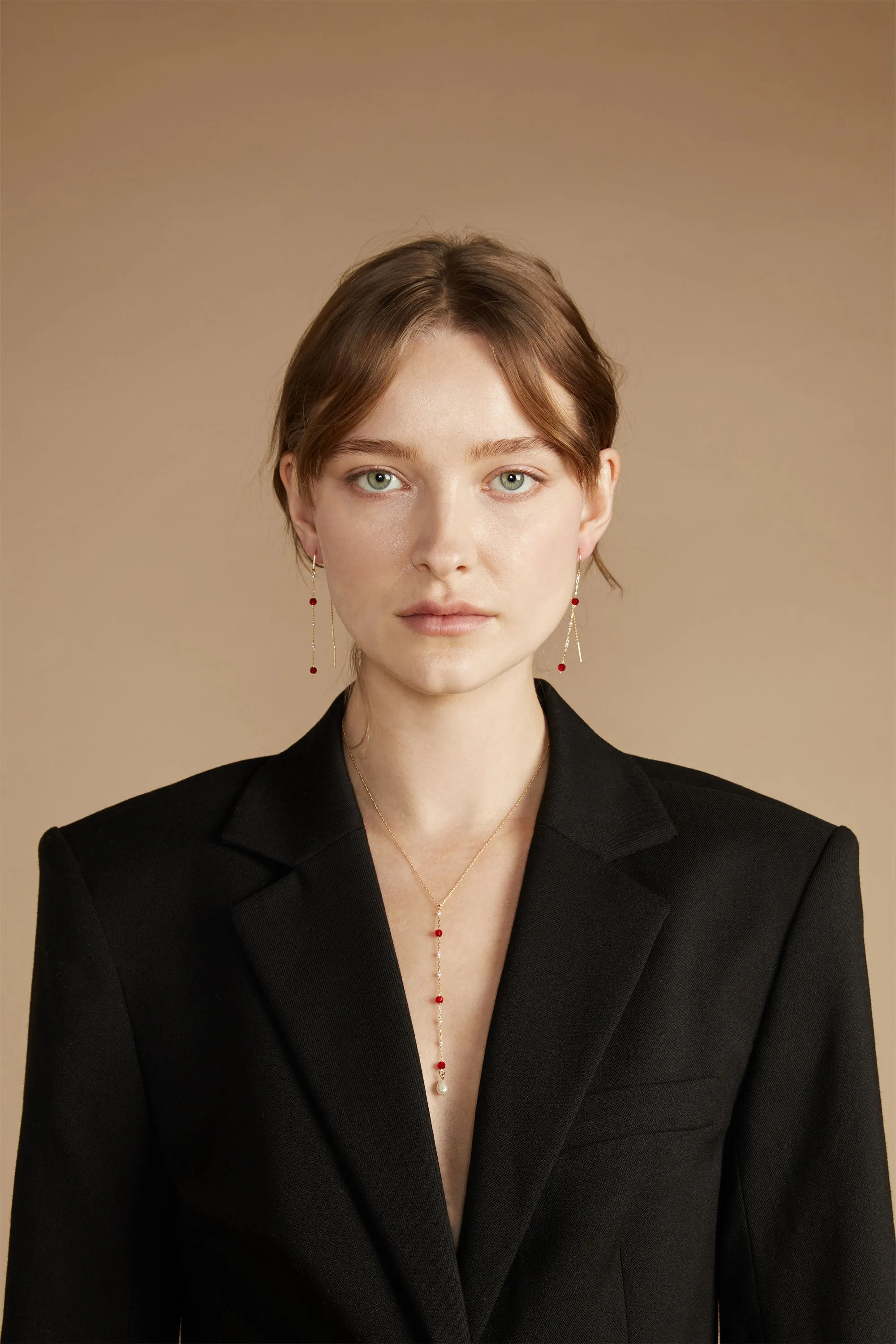 THREADER EARRING WITH RED STONES