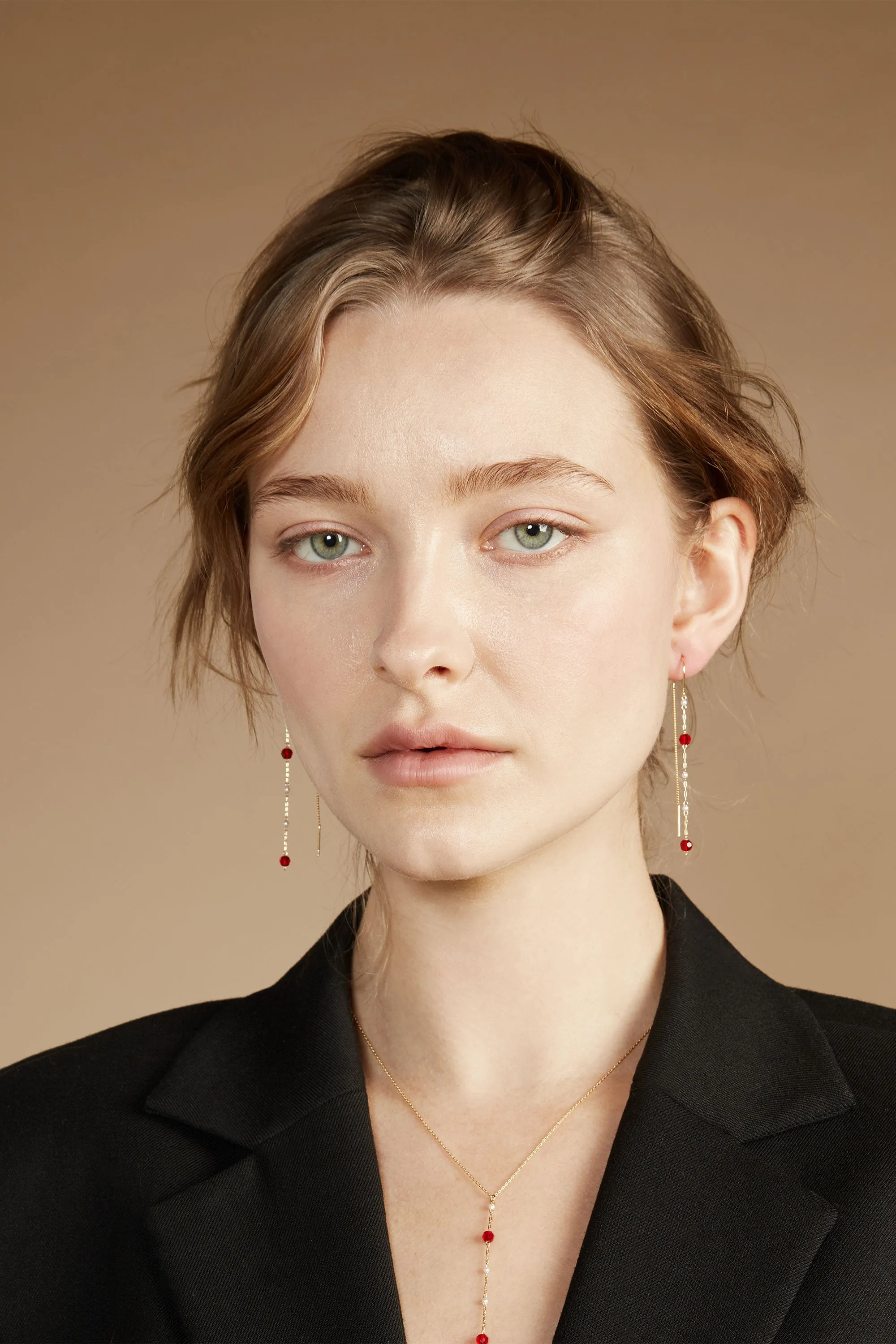 THREADER EARRING WITH RED STONES