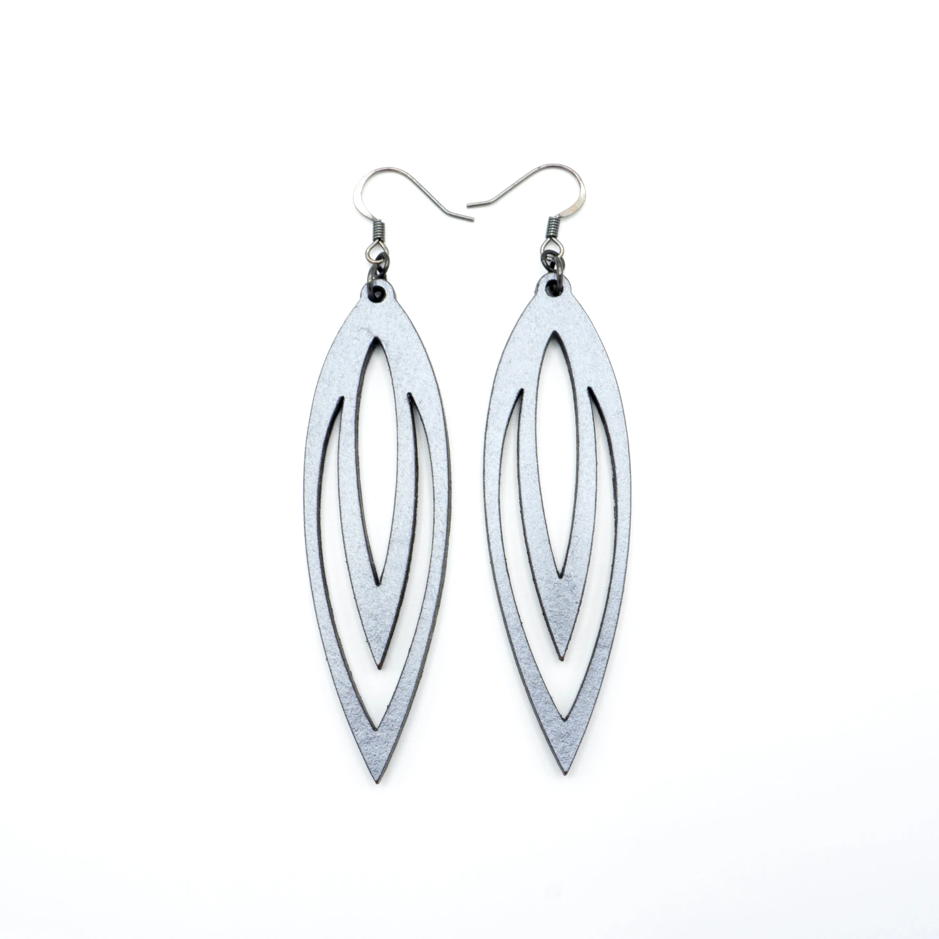 Totem 07 [L] // Leather Earrings - Silver