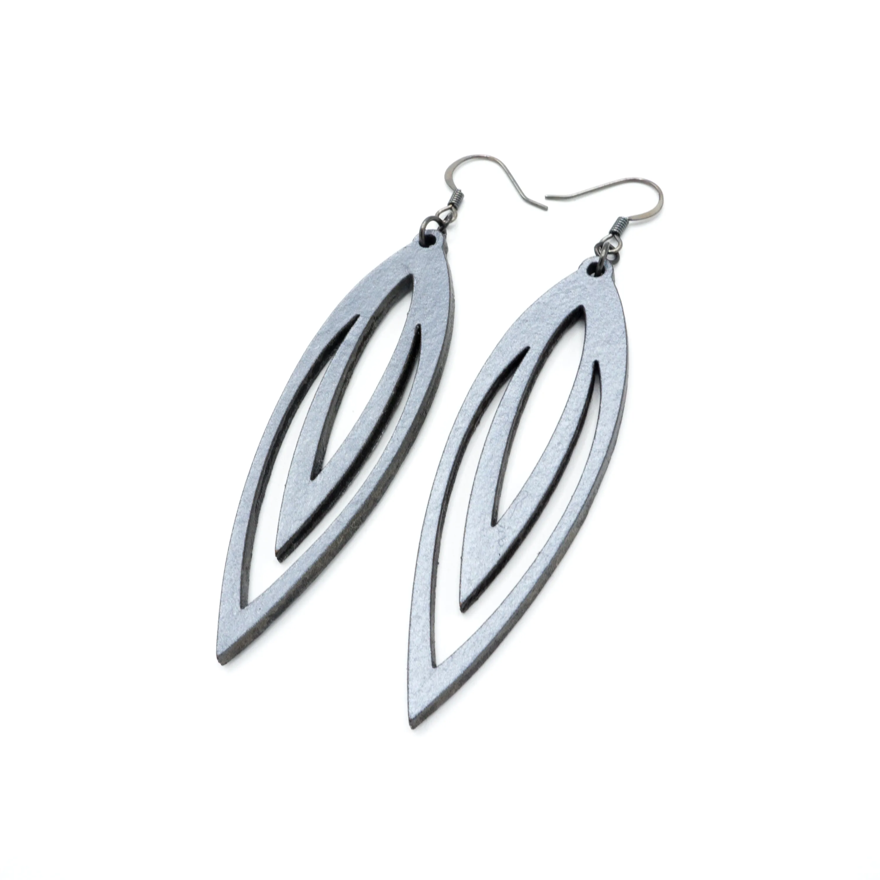 Totem 07 [L] // Leather Earrings - Silver