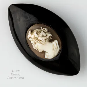 Victorian Whitby jet & shell cameo brooch. pnvc1010(e)